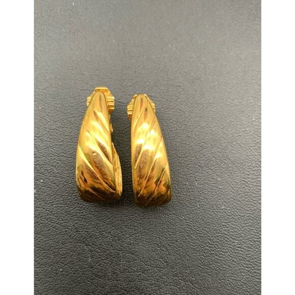 Monet Jewelry - Vintage MONET 1960s Goldtone Ribbed Hoop Texture Clip On Earrings Signed